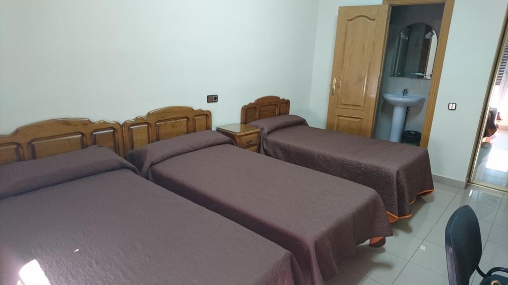 Hostal Retiro Madryt Zewnętrze zdjęcie