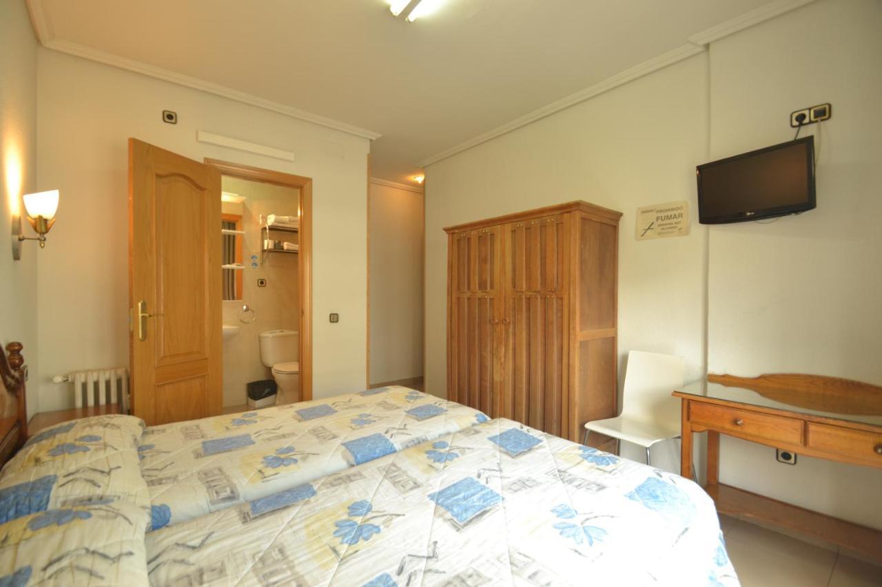 Hostal Retiro Madryt Zewnętrze zdjęcie